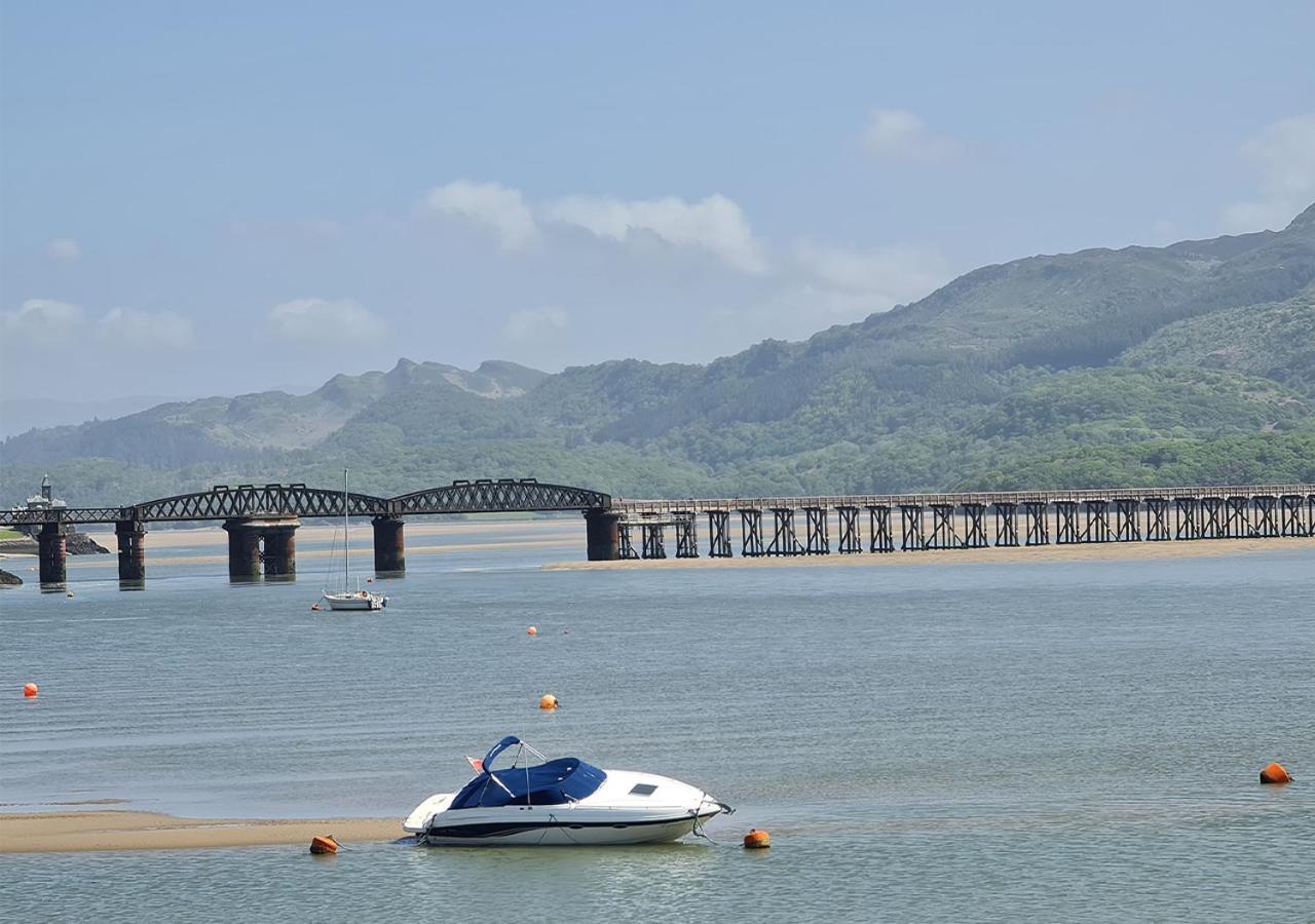 Luxury 4 Bedroom Seaside Apartment - Glan Y Werydd House バーマス エクステリア 写真